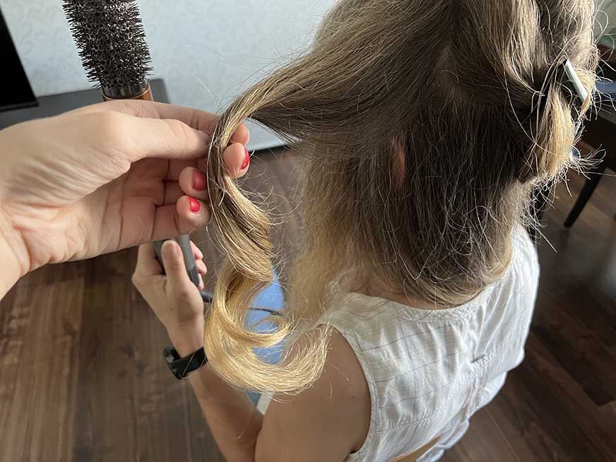 Укладка волос с помощью Dyson Airwrap.